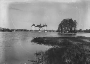 Schloss Moritzburg : Moritzburg. Blick zum Schloss Moritzburg