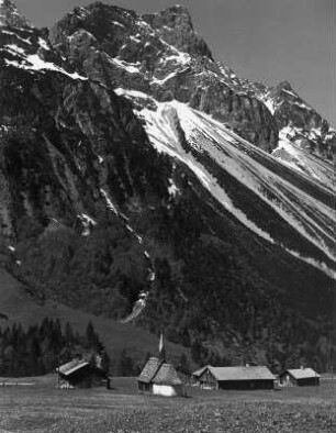 Gebirgsort (vielleicht in den Allgäuer Alpen)