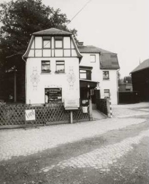 Markneukirchen-Siebenbrunn (Vogtlandkreis), Wohnhaus (Ende 19. Jahrhundert), Am Bahnhof 1, Straßenfront