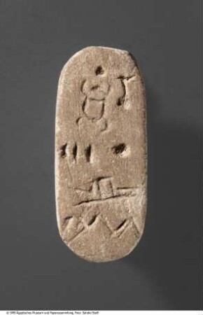Stein mit Kartusche des Königs Echnaton