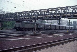 Mühlacker Lok 144 034 N 6038 B4yg-Wagen Straßenbrücke
