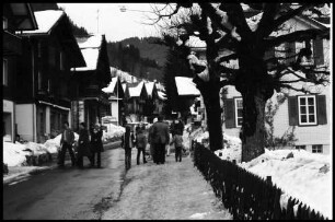 Beatenberg: Dorfstraße im Schnee