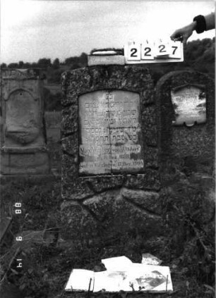 Grabstein 2227 (Index: 100097289) Maße HxBxT: 120x56x26 cm: Grabstein 2227