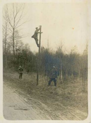 Foto vom Ausbau der von Coucy-les-Eppes über Mauregny nach Festieux laufenden Feldkabelstrecke