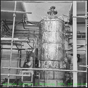 Tank der Helium-Gaskälteanlage des Projekts Kalte Neutronenquelle (Projekt FR2/16) am Forschungsreaktor 2 (FR 2)