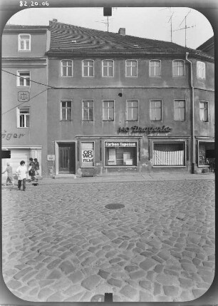 Bischofswerda, Altmarkt 30. Wohnhaus mit Laden (um 1820). Straßenfront (Teilansicht)