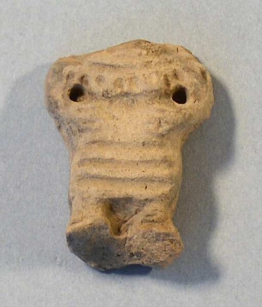 Figurine en argile sans tête (fragmentée)