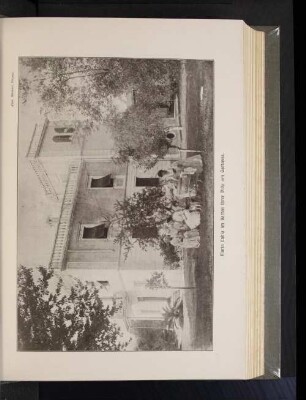 Maia Labia im Garten ihrer Villa am Gardasee