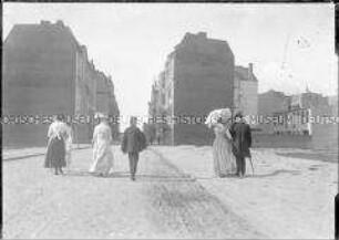Spaziergang der Familie Fleischhut in Bremerhaven