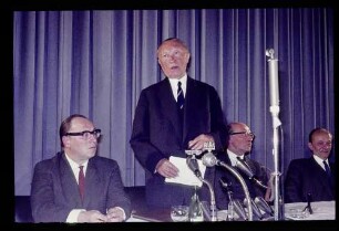 Kanzler-Pressekonferenz 7.5.62.