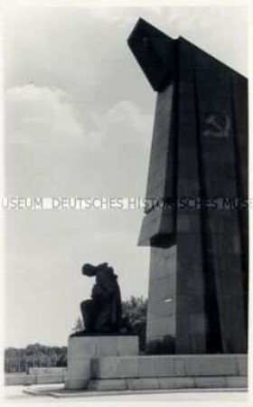 Detail vom Sowjetischen Ehrenmal in Berlin-Treptow
