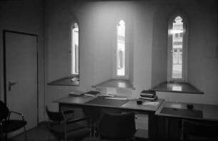 Konstanz: Vorraum mit gotischem Fenster