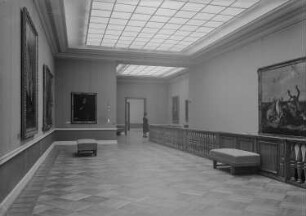 Gemäldegalerie, zweites Obergeschoss, Mittelraum (Raum 209) mit Treppenaufgang