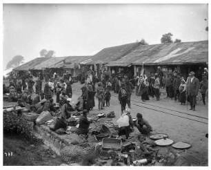 Darjeeling, Indien. Sraßenszene mit Straßenhändlern