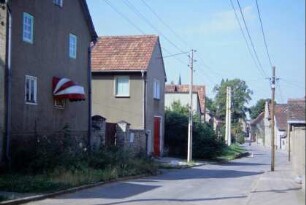 Dorfstraße Richtung Kirche