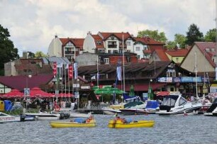 Touristisches Zentrum in Masuren in Mikolajki : Die Stadt ist der touristische Mittelpunkt Masurens mit moderner Infrastruktur im Zentrum. Aufgenommen am 11. Juli 2009 in Mikolajki (Nikolaiken)