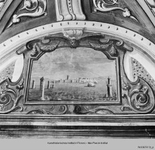 Freskenausstattung der Galleria : Dekoration der Wand an der Längsseite : Ansicht von Livorno