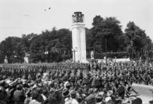 Parade der Legion Condor in Berlin "Unter den Linden"