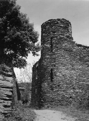 Kamp-Bornhofen. Ruine der Burg Sterrenberg (um 1190). Wachturm