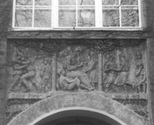 Neukirch (Lausitz), Hauptstraße 24. Lessingschule und Heimatmuseum. 1908. Relieffeld über Portal