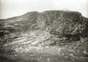 Westerzgebirge. Hirtstein bei Satzung. "Riesentreppe" (liegende Basaltsäulen) am Gipfel