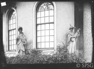Potsdam, Chinesisches Haus, Figuren, Blick auf Schellenspielerin und Lautenschläger.