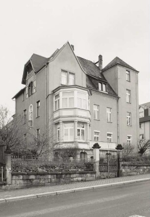 Wohnhaus : Plauen-Obere Aue, Hradschin 11 / Ecke Julius-Fučik-Straße. Wohnhaus, Straßenansicht (Hradschin)