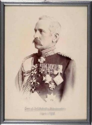 Freiherr Max Schott von Schottenstein, Generalleutnant, Kriegsminister von 1892-1896 in Uniform, Schärpe und Orden, Brustbild in Halbprofil