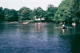 Dresden. Großer Garten. Ruderboote auf dem Carolasee