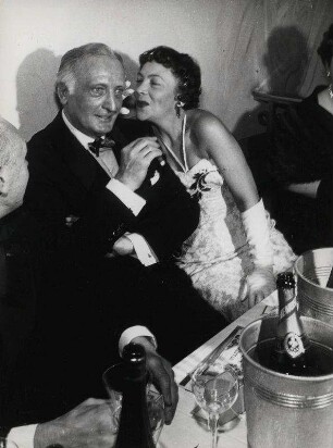 Hans Albers [und] Tatjana Sais. Filmball 1956