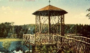 Kurpark: im Vordergrund Pavillon, dahinter Salzteich