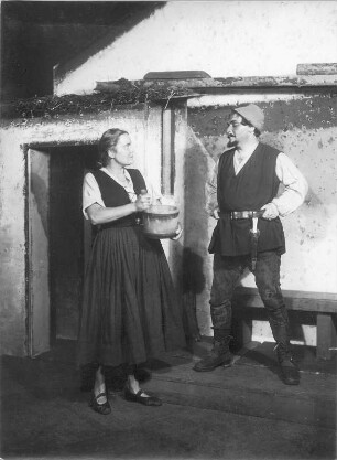 Griselda. Zehn Szenen von Gerhart Hauptmann. Staatsschauspiel Dresden, Dresdner Erstaufführung 14.10.1931 : Grethe Volckmar als Griselda und Willi Kleinoschegg als Markgraf Ulrich