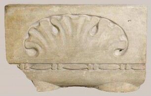 Säulengebälk mit Akanthusornament