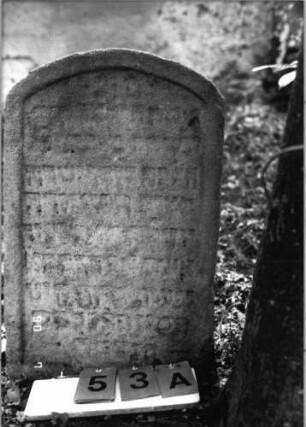 Grabstein 53 (Index: 99790642) Maße HxBxT: 74x47x13 cm Besonderheit: Z. 6: Jutel, Lesung unsicher: Grabstein 53A