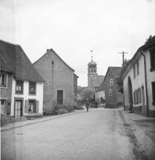 Oberwürzbach, Straßenszene : Oberwürzbach. Straßenbild