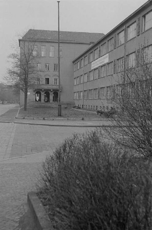 Ansicht eines Schulgebäudes (?)