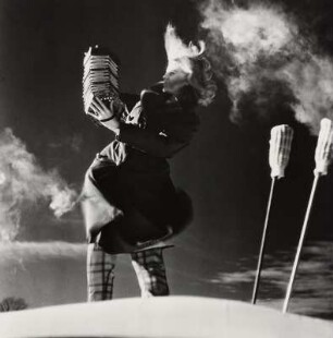 Modeaufnahme, Modell Peggy Lloyd (Harper's Bazaar)