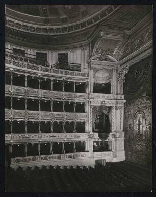 Hofburgtheater, Wien: Ansicht Zuschauerraum, Proszenium und Bühne