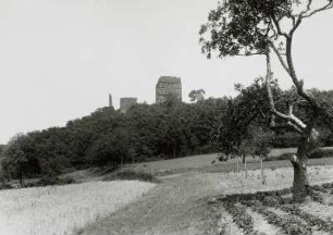 Burgruine Kalsmunt : Wetzlar. Burg Kalsmunt, Ansicht mit Mauerrest, Treppen- und Hauptturm