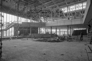 Bau eines Begegnungszentrums mit Festhalle im Baugebiet "Neues Zentrum Neureut" südöstlich von Alt-Neureut (Badnerlandhalle)