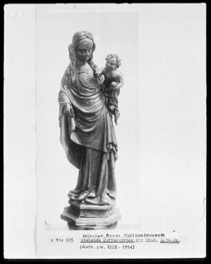 Stehende Mutter Gottes
