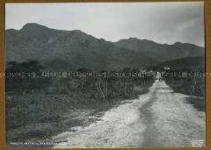 Straße zum Bezirksamt von Morogoro, Deutsch-Ostafrika