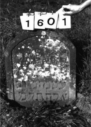 Grabstein 1601 (Index: 100097866) Maße HxBxT: 65x53x7 cm Besonderheit: Kindergrab: Grabstein 1601