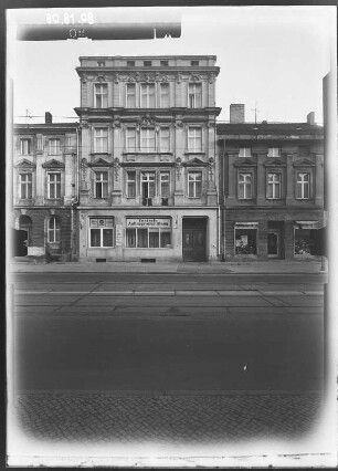 Potsdam, Wilhelm-Pieck-Straße (Charlottenstraße) 97. Wohnhaus mit Laden. Straßenfront