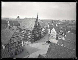 Rathaus; Blick vom Kirchturm auf Marktplatz
