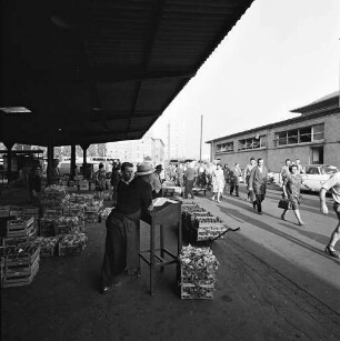 Arbeitsbetrieb in der Karlsruher Markthalle.