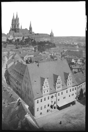 Meißen. Markt mit Rathaus - Blick zu Albrechtsburg u. Dom