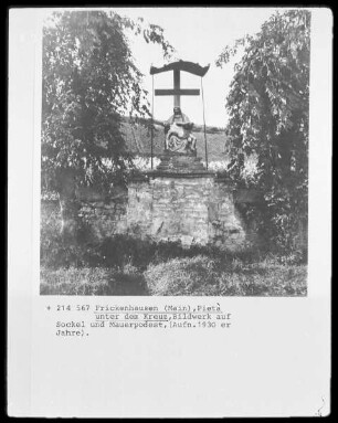 Pietà unter dem Kreuz