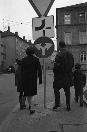 Ungünstige Aufstellung von Verkehrsschildern im Stadtgebiet.