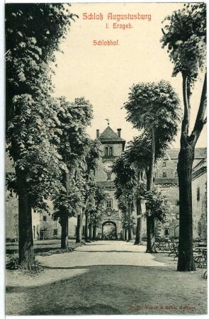 Jagdschloss Augustusburg. Schlosshof